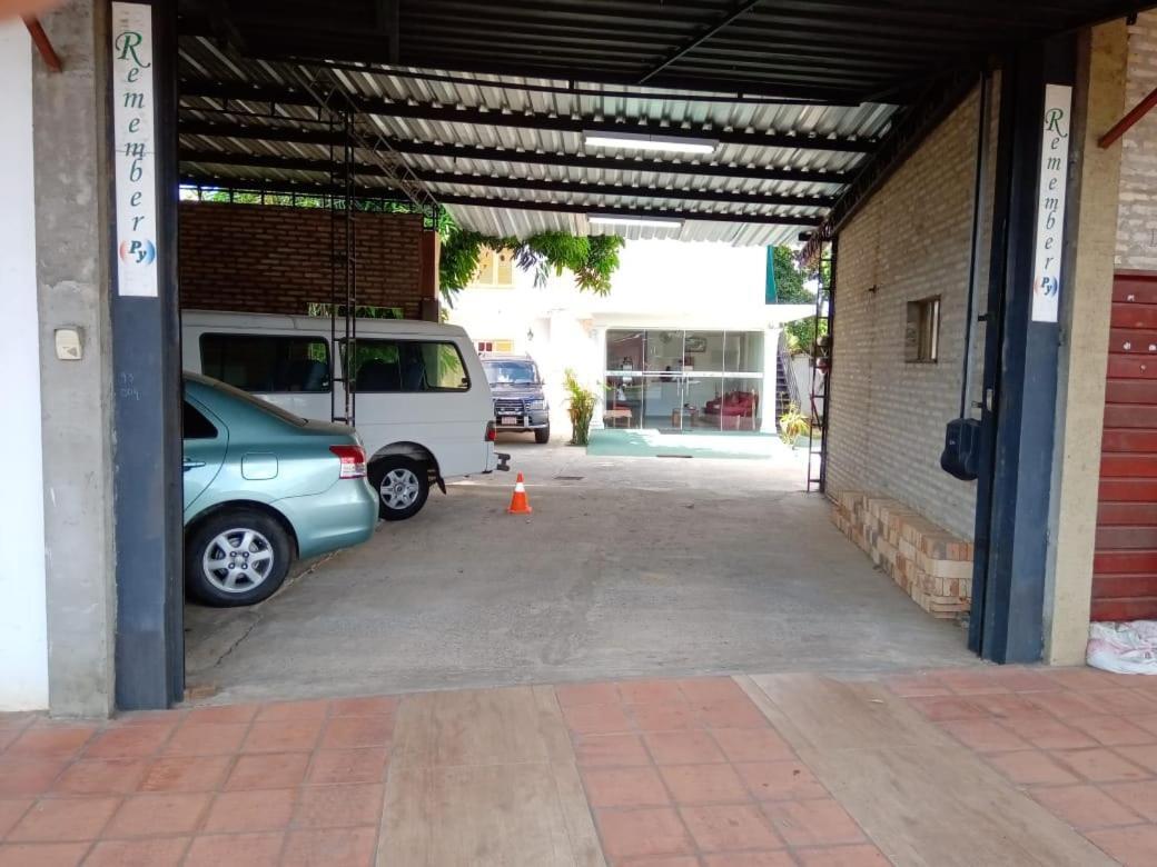 Remember Py Hotel Luque Exterior photo